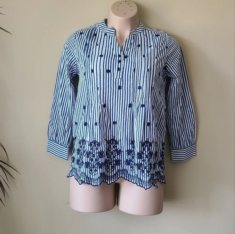 American Sweetheart Women's blouse sz.M striped eyelet Embroidered